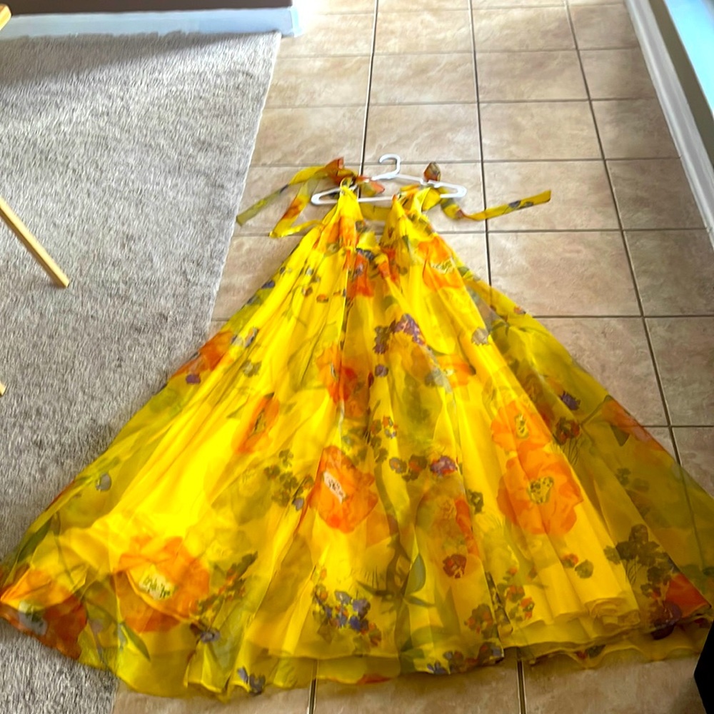Sunshine dress STAUD size 4 won beauty pageant photogenic in this gown yellow